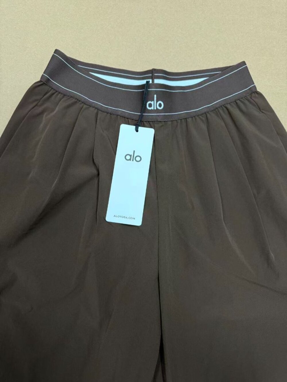 NWT 🥳 ALO Yoga Women's Classic Espresso Relaxed Straight Leg Pants | Regular🤎 - Picture 3 of 9
